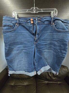 Code Bleu Medium Blue Cuffed Denim Shorts
